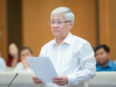 Chủ tịch Ủy ban Trung ương Mặt trận Tổ quốc Việt Nam Đỗ Văn Chiến trình bày báo cáo. 