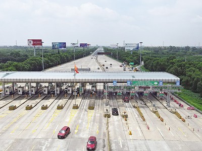 Việc thu phí sử dụng đường bộ cao tốc do Nhà nước đầu tư sẽ giúp tăng thu ngân sách để xây dựng thêm các dự án hạ tầng. Trong ảnh: Cao tốc Hà Nội - Hải Phòng. Ảnh: Đức Thanh