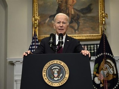 Tổng thống Mỹ Joe Biden phát biểu với báo giới sau khi gặp các nghị sỹ lưỡng đảng về trần nợ tại Washington, D.C. ngày 9/5/2023. (Ảnh: AFP/TTXVN)