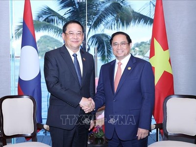 Thủ tướng Phạm Minh Chính gặp Thủ tướng Lào Sonexay Siphandone. Ảnh: Dương Giang/TTXVN