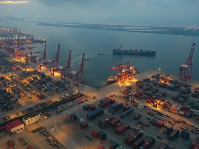 Trung Quốc phản đối các biện pháp hạn chế thương mại. Ảnh: CNBC.