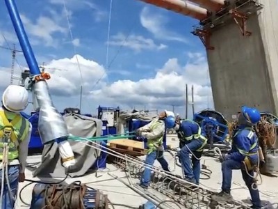 Thi công xây dựng cầu Mỹ Thuận 2. (Ảnh: XT - báo Dân sinh).