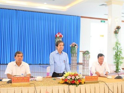 Bộ trưởng Bộ Giáo dục và Đào tạo Nguyễn Kim Sơn đề nghị tỉnh Trà Vinh tập trung cho công tác giải ngân đầu tư công.
