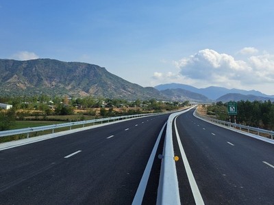 Một đoạn cao tốc Nha Trang - Cam Lâm đã sẵn sàng đưa vào khai thác.