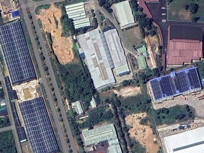 Tại Khu công nghiệp Lộc Sơn, nhiều doanh nghiệp lắp hệ thống điện mặt trời trên mái nhà xưởng hoặc cho doanh nghiệp thuê lại mái để lắp hệ thống điện mặt trời