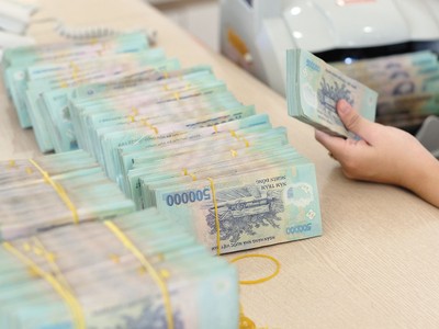 Hoạt động huy động vốn của các tổ chức tín dụng những tháng đầu năm 2023 có diễn biến tích cực. Ảnh: Dũng Minh 