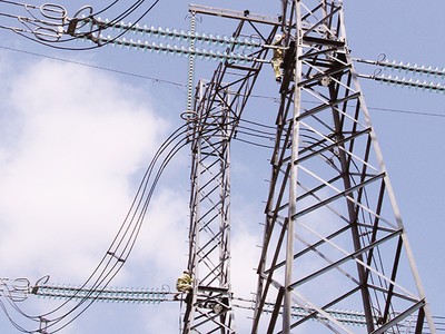 Giá điện là yếu tố quyết định mức độ hấp dẫn đầu tư vào ngành điện.