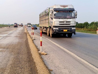 Thi công Dự án Tuyến đường bộ nối đường cao tốc Hà Nội - Hải Phòng với đường cao tốc Cầu Giẽ - Ninh Bình Ảnh: Văn Thanh