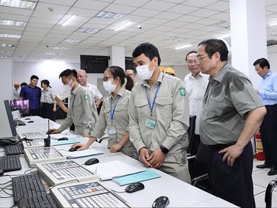 Thủ tướng Phạm Minh Chính và đoàn công tác của Chính phủ kiểm tra thực địa Dự án Nhà máy sản xuất đạm Ninh Bình,tháng 8/2022