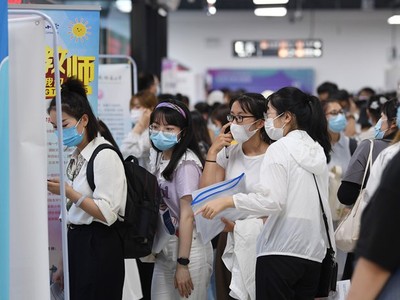 Lao động trẻ tập trung chủ yếu tại lĩnh vực dịch vụ, bán lẻ