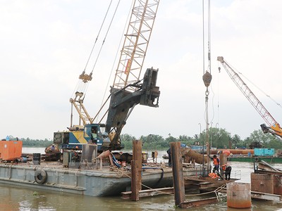 Công trường thi công gói XL-04 cầu Rạch Miễu 2. (Ảnh: báo Đồng Khởi).