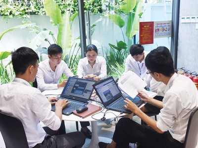 Hiện là lúc người làm nghề môi giới tập trung nâng cao kiến thức chuyên môn, nghiệp vụ để sẵn sàng trở lại khi thị trường hồi phục. Ảnh: Dũng Minh 