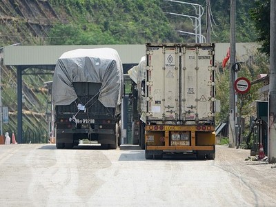 Bộ Công thương đang làm việc với các cơ quan hữu quan của Trung Quốc để nâng cao hiệu suất thông quan cho hàng xuất khẩu.
