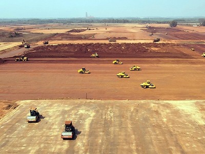 Thi công xây dựng Cảng hàng không quốc tế Long Thành giai đoạn 1. (Ảnh: P. Tùng - Báo Đồng Nai). 