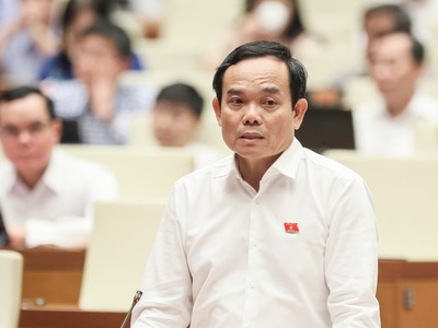 Phó thủ tướng Trần Lưu Quang báo cáo trước Quốc hội, sáng 7/6