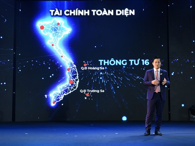 Ông Trần Công Quỳnh Lân, Phó tổng giám đốc VietinBank trình bày tại Sự kiện Ngày chuyển đổi ngành Ngân hàng năm 2023