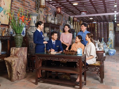 Chữ tâm kéo gần khoảng cách giữa ngân hàng và khách hàng