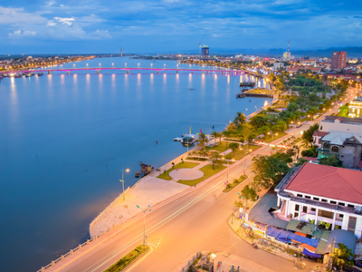 Tỷ lệ giải ngân vốn đầu tư công còn thấp; tính đến hết tháng 5, Quảng Bình thu ngân sách mới thực hiện gần 2.000 tỷ đồng, đạt gần 32% dự toán Trung ương giao và bằng 54% so với cùng kỳ.