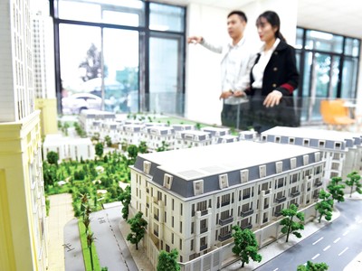 Nhiều dự án buộc phải giảm giá bán để chủ đầu tư có thanh khoản, dòng tiền. Ảnh: Dũng Minh 