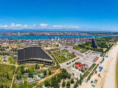 Đến năm 2030, Quảng Bình đạt 38% tỷ lệ đô thị hoá, có 16 đô thị và đến 2050 sẽ có 17 đô thị, định hướng phát triển đô thị thông minh, thích ứng biến đổi khí hậu.