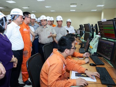 Thủ tướng Phạm Minh Chính yêu cầu Tập đoàn Điện lực thực hiện đầy đủ các nhiệm vụ được Thủ tướng Chính phủ giao, triển khai các giải pháp bảo đảm cung ứng điện, báo cáo kịp thời các vấn đề phát sinh, nỗ lực giải quyết, khắc phục các khó khăn, thách thức. Ảnh: Báo Chính phủ/Nhật Bắc 