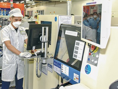 Việt Nam giành được nhiều sự quan tâm của nhà đầu tư nước ngoài, nhất là trong lĩnh vực công nghệ, bao gồm công nghiệp bán dẫn