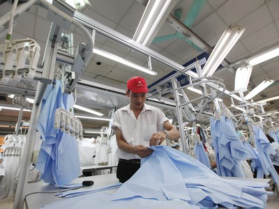 Kim ngạch xuất khẩu nhiều mặt hàng như dệt may, giày dép, sắt thép, gỗ, thủy sản, rau quả… đang có dấu hiệu tăng trở lại