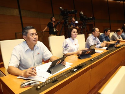 96,36% đại biểu tán thành thông qua Nghị quyết về phân bổ vốn Chương trình phục hồi và phát triển kinh tế - xã hội