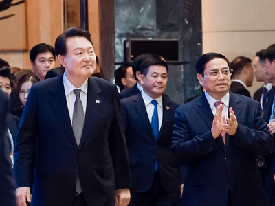 Thủ tướng Phạm Minh Chính cùng Tổng thống Hàn Quốc Yoon Suk Yeol dự Diễn đàn Doanh nghiệp Việt Nam - Hàn Quốc. Ảnh: VGP/Nhật Bắc