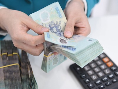 Tín dụng yếu đã và đang ảnh hưởng tới biên lãi ròng của ngành ngân hàng. Ảnh: Dũng Minh 