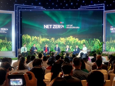 Các diễn giả, khách mời trong phiên tọa đàm có chủ đề "Net Zero - Lợi thế người dẫn đầu". 