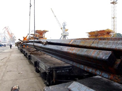 Nhập khẩu thép từ đầu năm đến nay đang tăng mạnh. Ảnh: Đức Thanh