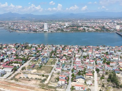 Phát triển đô thị gắn với các giải pháp thích ứng biến đổi khí hậu là chiến lược dài hạn của khu vực miền Trung hiện nay. Ảnh: Phạm Trường