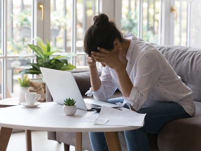 Tín dụng tiêu dùng gặp khó vì người dân thắt lưng buộc bụng