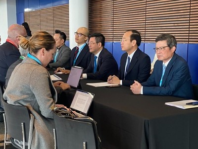 Bộ trưởng Công thương Nguyễn Hồng Diên làm việc với Thứ trưởng Thương mại kiêm Thứ trưởng sản xuất Australia, Tim Ayres.