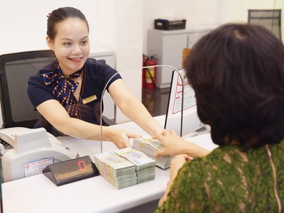 Các ngân hàng nỗ lực hạ lãi suất cho vay nhằm hỗ trợ doanh nghiệp và người dân