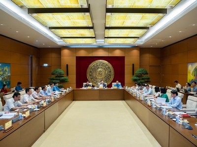 Chủ tịch Quốc hội Vương Đình Huệ chủ trì cuộc họp về công tác chuẩn bị tổ chức Diễn đàn. Ảnh:Quochoi.vn