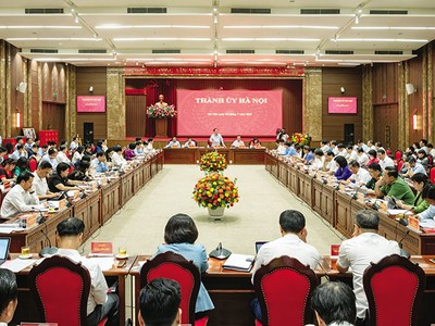 Buổi làm việc của Chủ tịch Quốc hội Vương Đình Huệ và đoàn công tác của Quốc hội với Ban Thường vụ Thành ủy Hà Nội. Ảnh: quochoi.vn