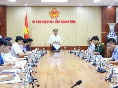 Phó chủ tịch UBND tỉnh Quảng Bình Phan Mạnh Hùng chủ trì cuộc họp. Ảnh: Đức Mến