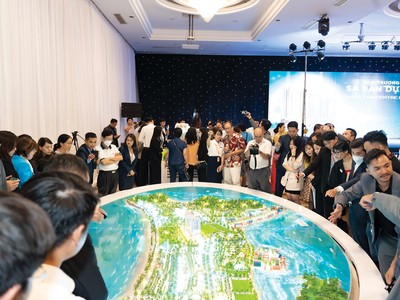 Đông đảo khách tham quan dự án Vung Tau Centre Point tại TP. Vũng Tàu. Ảnh: Lê Toàn 