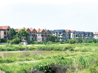 Nhiều dự án ách tắc kéo dài do vướng mắc về đất đai. Ảnh: Dũng Minh 