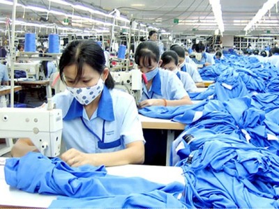 Xuất khẩu hàng dệt may đã giảm mạnh so với cùng kỳ, ảnh hưởng tới tăng trưởng xuất khẩu của Việt Nam