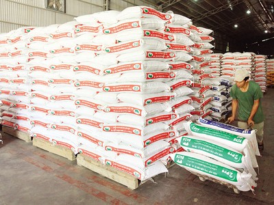 Gỡ bỏ các rào cản trong sản xuất - kinh doanh là giải pháp được doanh nghiệp trông đợi nhất lúc này. Ảnh: Đức Thanh 