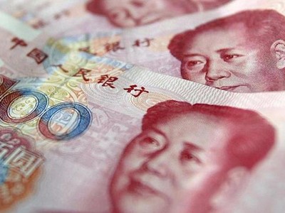 Đồng nhân dân tệ đã trượt giá khoảng 4% so với đồng đô la Mỹ kể từ đầu năm đến nay. Ảnh: AFP 