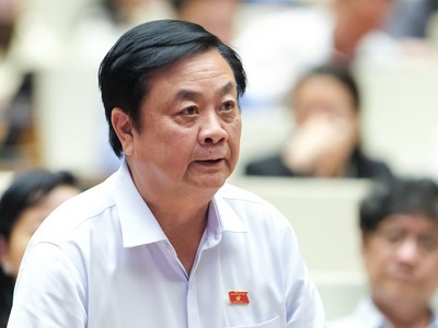 Bộ trưởng Bộ Nông nghiệp và Phát triển nông thôn Lê Minh Hoan trong một phiên họp Quốc hội.