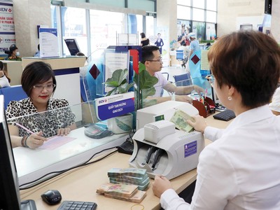 Lãi suất giảm, nhưng nhiều doanh nghiệp vẫn chưa sẵn sàng vay vốn để đầu tư, kinh doanh