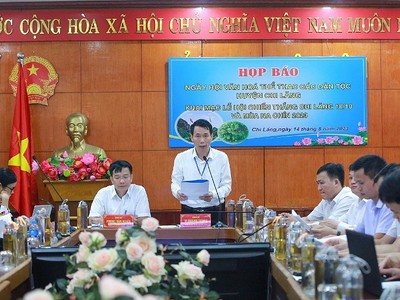 Ông Vi Quang Trung, Phó chủ tịch UBND huyện Chi Lăng phát biểu tại buổi họp báo.
