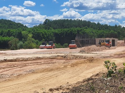 Thi công dự án cao tốc Bắc - Nam qua tỉnh Quảng Bình. Ảnh: Ngọc Tân