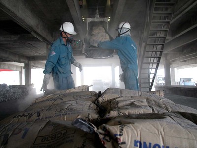 Tình hình tiêu thụ xi măng vẫn rất ảm đạm. Ảnh: Đức Thanh