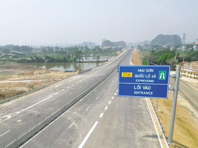 Trong danh mục các loại phí thuộc lĩnh vực đường bộ chưa có quy định về phí sử dụng đường bộ thu qua trạm thu phí trên đường cao tốc do Nhà nước đầu tư